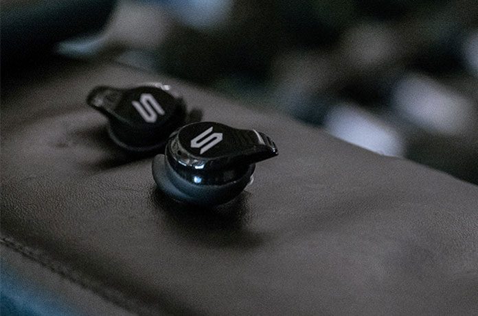 BLADE: AI smart wireless earphones