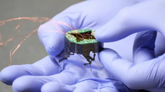 CLARI, a miniature robot can passively change its shape from square to long and slender or wide like a crab.