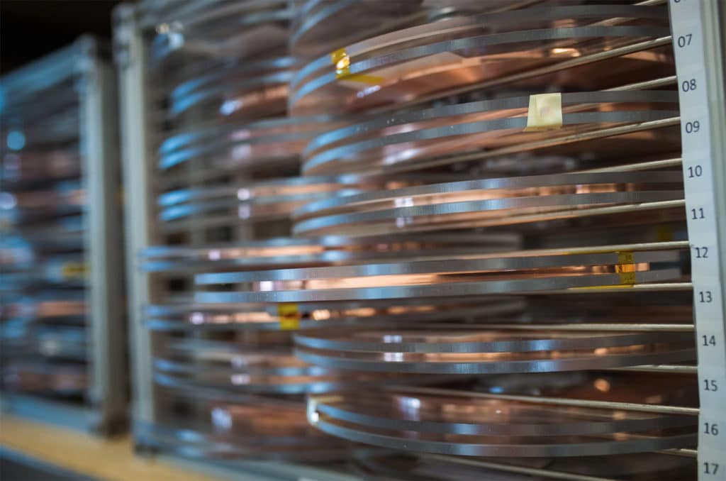 The magnet built and tested by CFS and MIT contains 267 km (166 mi) of tape.