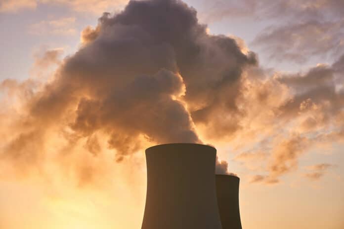 Simple, reusable material could hel reduce CO2 emissions from power plant smokestacks.