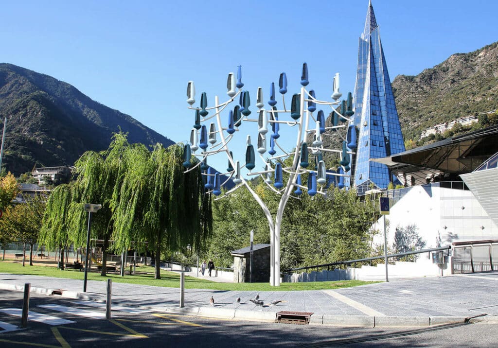 The WInd Tree fits perfectly into urban and natural landscapes.