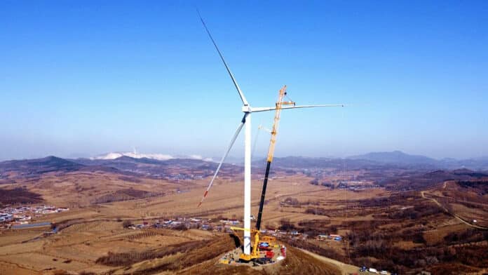 The XCA3000, the world's largest tonnage wheeled crane, completed its first assignment.