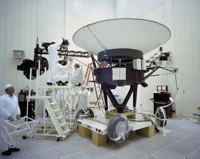 Engineers work on NASA’s Voyager 2 at JPL in March 1977, ahead of the spacecraft’s launch that August.